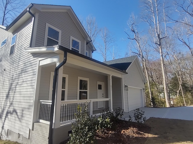 view of front of house featuring covered porch and an attached garage