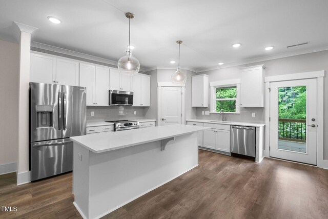 632 Angus Ct, Sanford, NC 27332 - kitchen featuring appliances with stainless steel finishes, a sink, backsplash, a center island, and ornamental molding