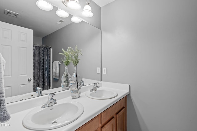 bathroom with a shower with curtain and vanity