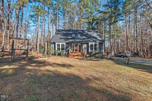 view of front of house featuring a front yard