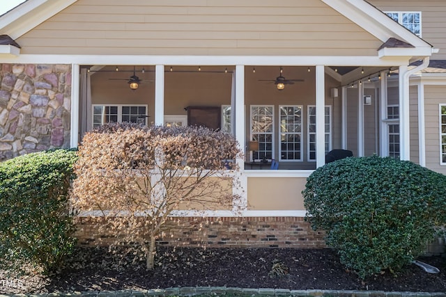 property entrance featuring ceiling fan