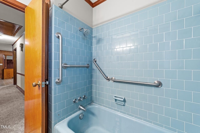 bathroom with tiled shower / bath