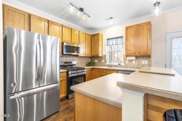 kitchen featuring stainless steel appliances, sink, tasteful backsplash, dark hardwood / wood-style floors, and crown molding