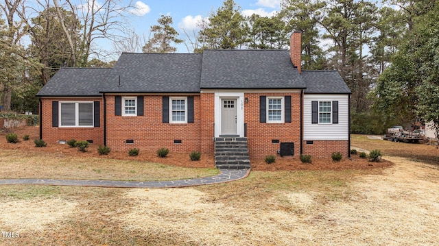 view of front of property featuring a front yard