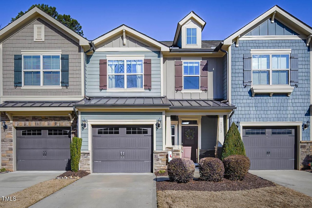 view of front facade with a garage