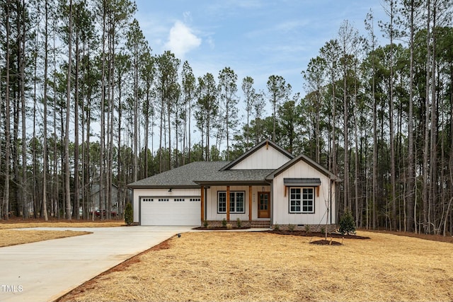 view of front facade featuring a garage