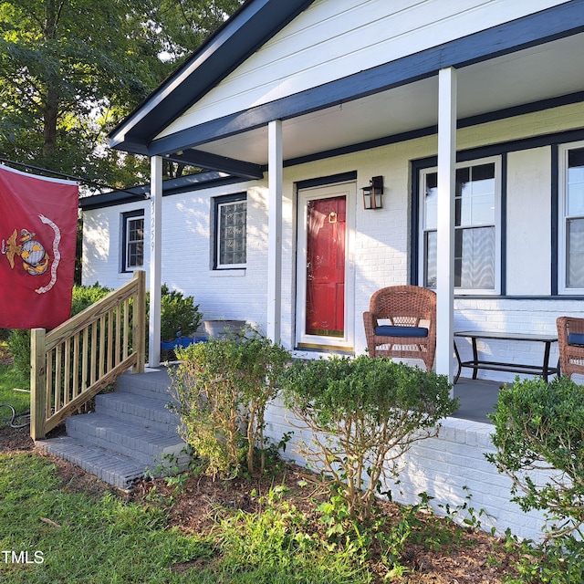 entrance to property featuring covered porch