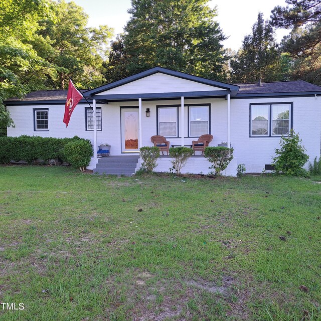 single story home featuring a front lawn and a porch