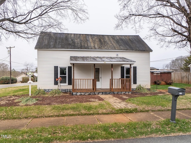 view of front facade with covered porch