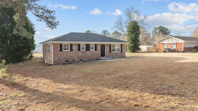 ranch-style home featuring a front lawn