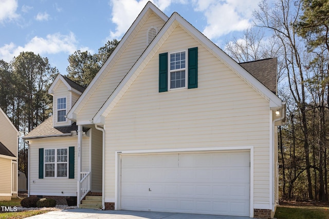 view of front property featuring a garage