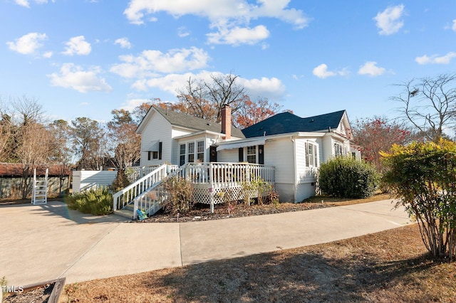 view of front of property featuring a deck