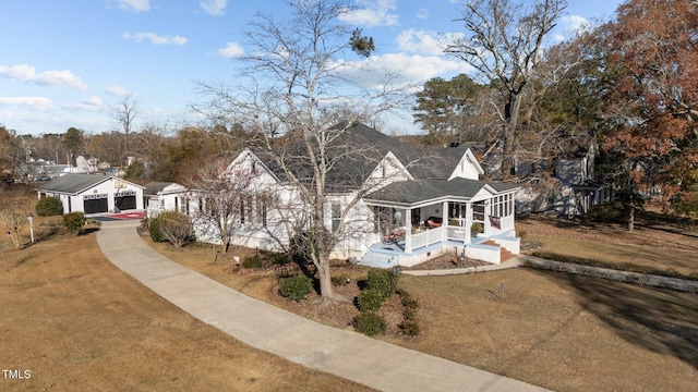 view of front of home featuring a porch and a front lawn