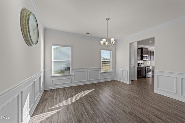 unfurnished dining area featuring visible vents, a decorative wall, an inviting chandelier, dark wood-type flooring, and ornamental molding