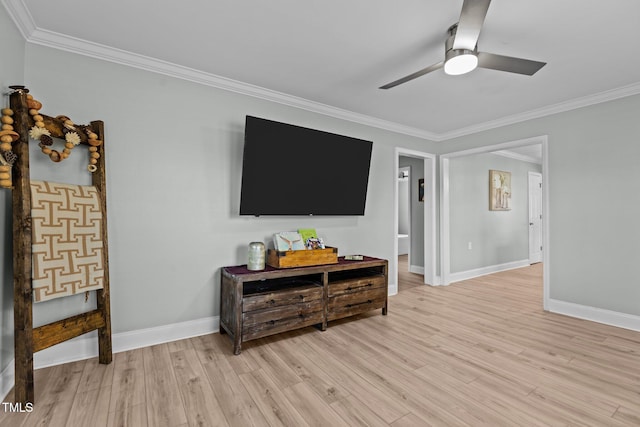 living room with crown molding, ceiling fan, and light hardwood / wood-style floors