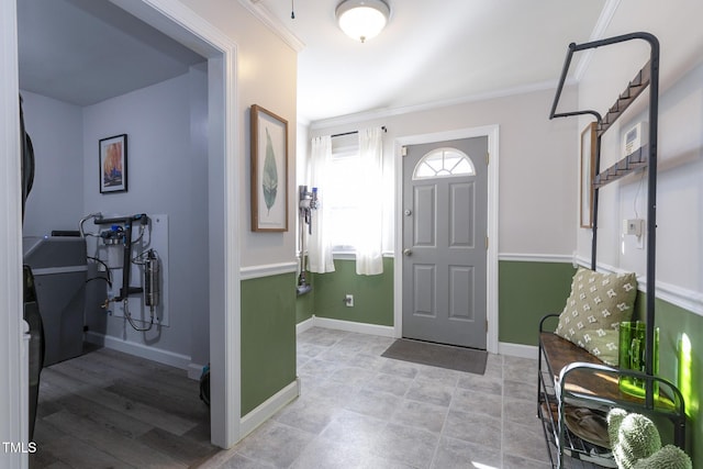 entryway featuring crown molding