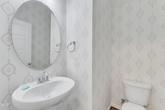 bathroom featuring toilet and sink