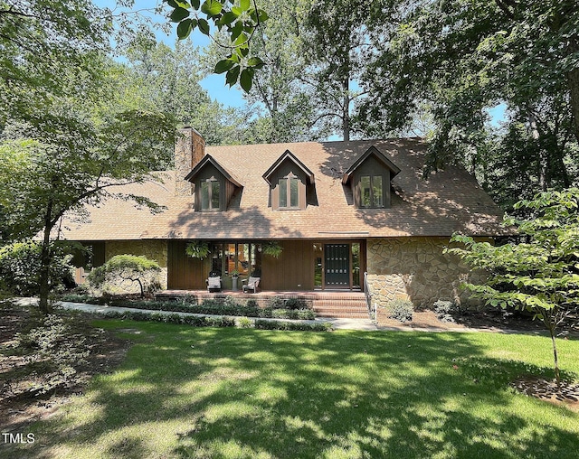 new england style home with a front yard