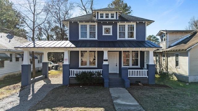 view of front facade featuring a porch and a front lawn