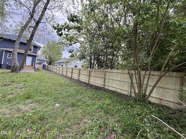 view of yard featuring a fenced backyard