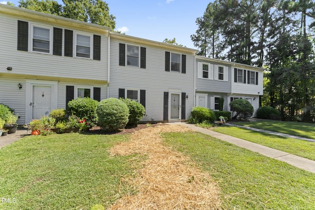 view of front of home featuring a front yard