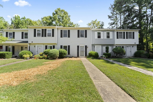 view of front of home featuring a front yard