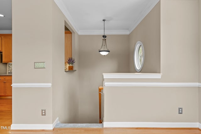 foyer entrance featuring light wood-type flooring and crown molding