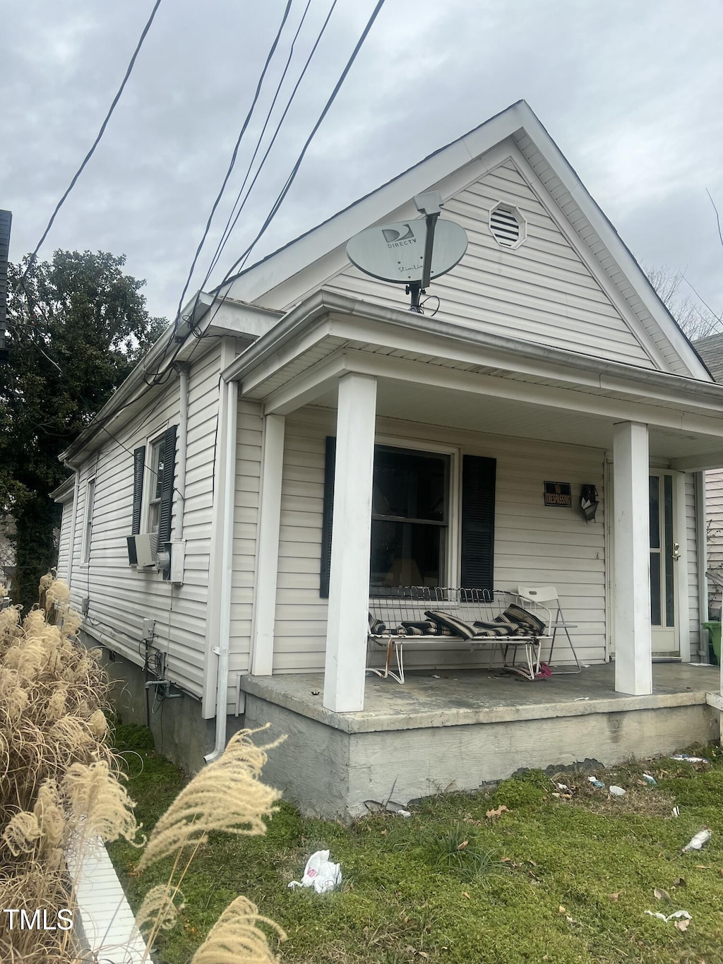 view of front facade with covered porch