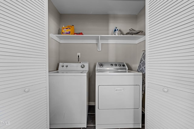 washroom featuring washer and clothes dryer