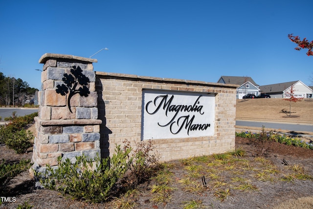 view of community / neighborhood sign