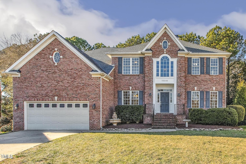 view of front of house with a front lawn and a garage