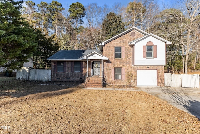 view of front property featuring a garage