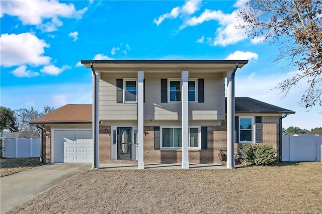 view of front property featuring a garage