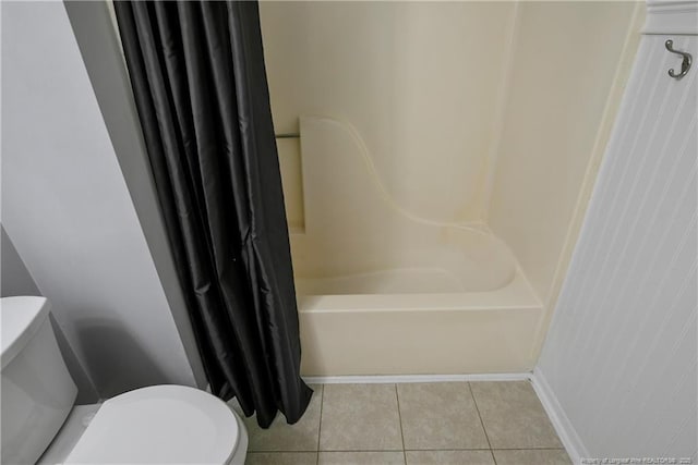 bathroom featuring tile patterned flooring, toilet, and shower / tub combo with curtain