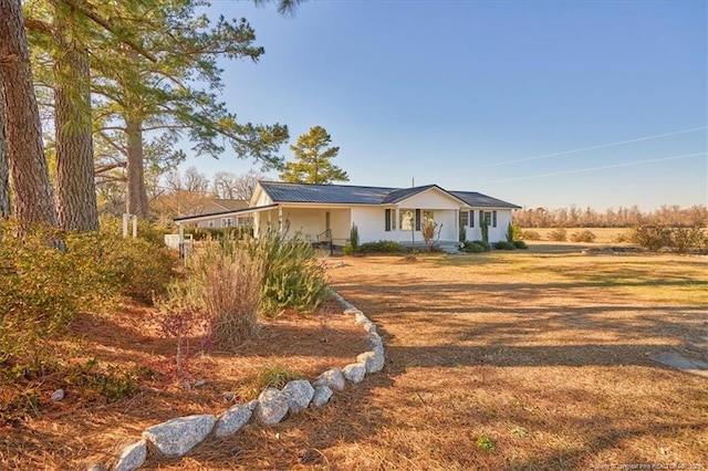 single story home featuring a porch