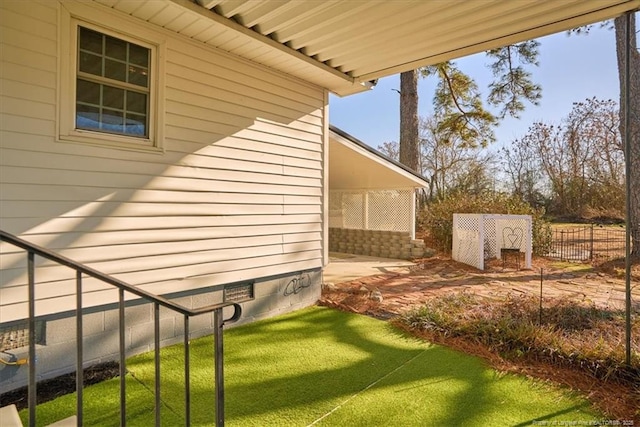 view of yard with a patio