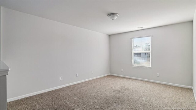 unfurnished room featuring carpet