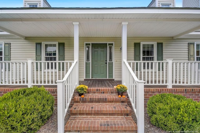 property entrance featuring covered porch