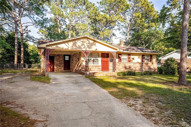 view of front of property featuring a front yard and a carport