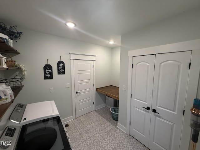 laundry area featuring laundry area, baseboards, separate washer and dryer, and recessed lighting