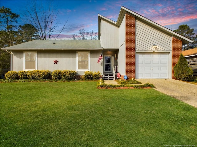 view of front of house featuring a yard and a garage