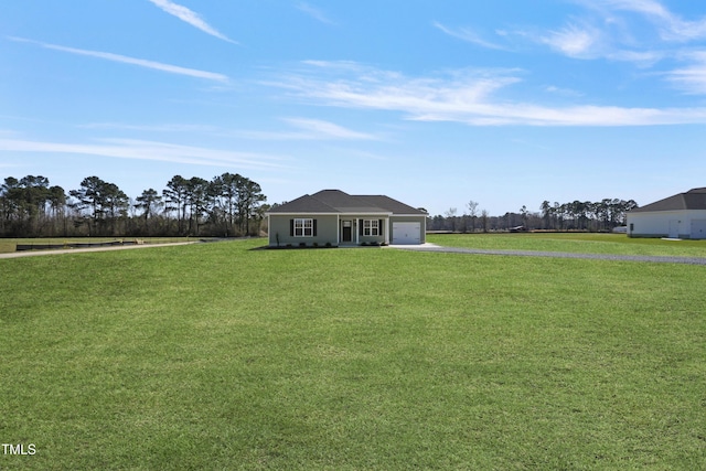 view of front facade featuring driveway, an attached garage, and a front lawn