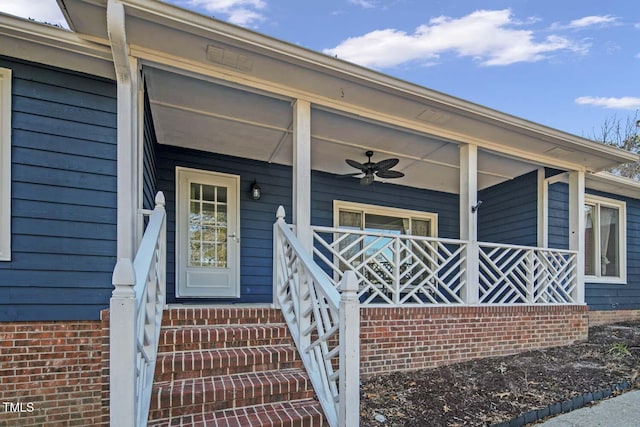 view of exterior entry featuring covered porch and ceiling fan