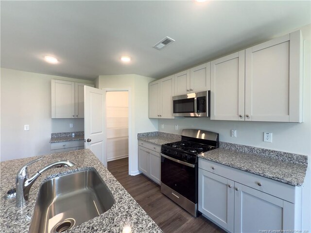 2219 Roadster Pony Ln, Hope Mills, NC 28348 - photo 5