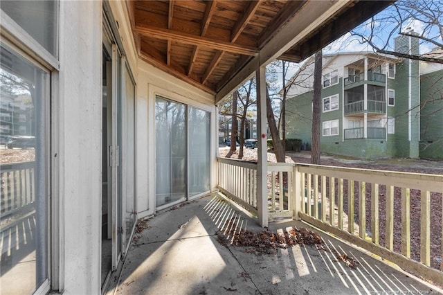 sunroom with vaulted ceiling