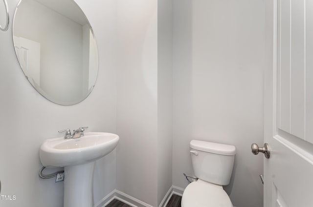 bathroom featuring toilet and sink