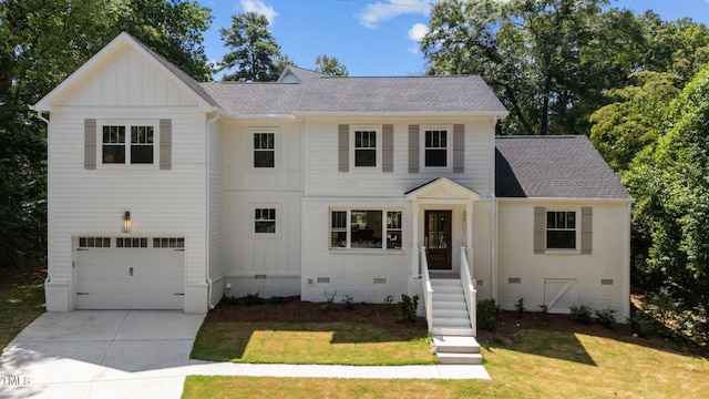 view of front of property featuring a front lawn and a garage