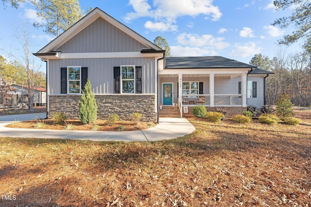 view of front facade with a porch and a front yard