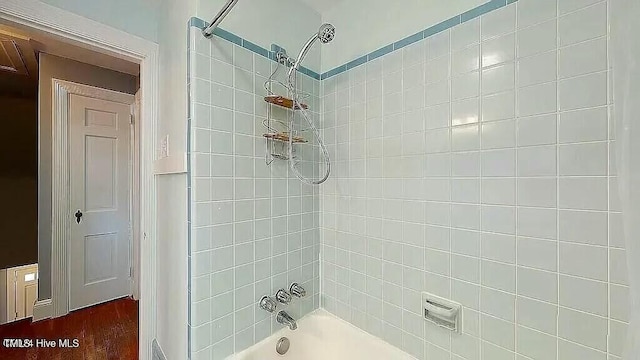 bathroom featuring tiled shower / bath