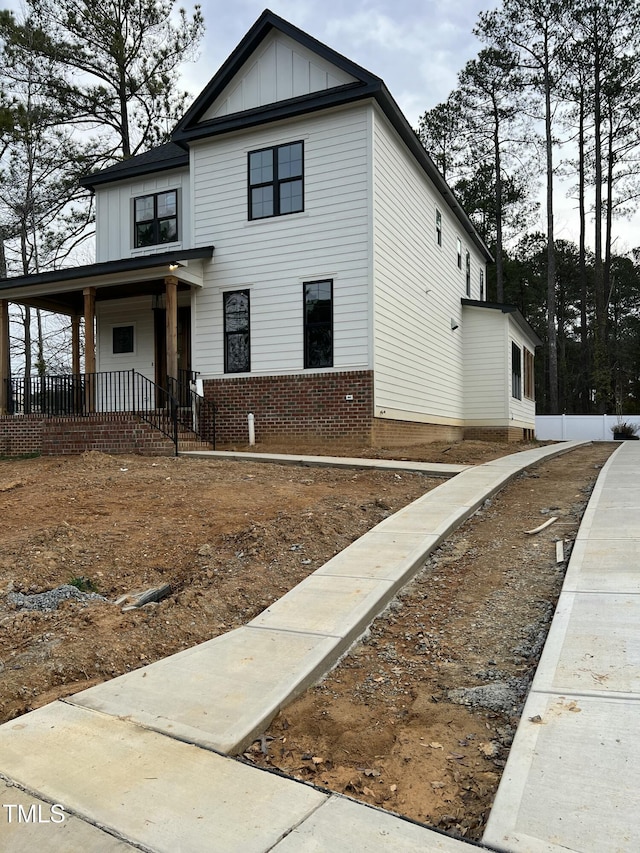 view of front facade featuring a porch